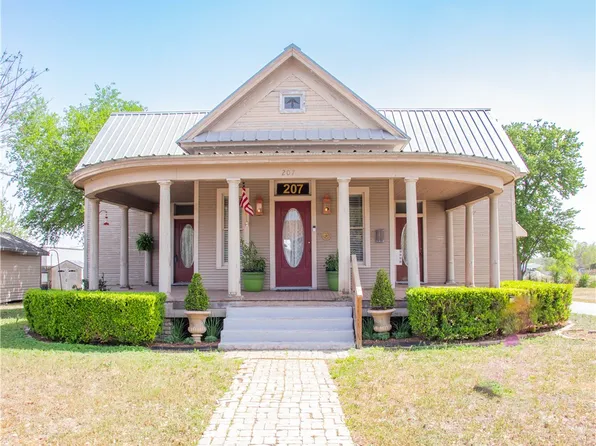 207 W Carter St, Beeville, TX 78102
