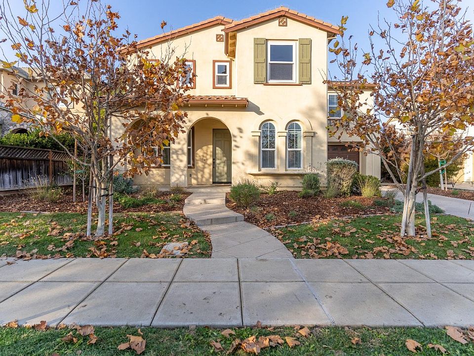1st image of 675 W Las Brisas Dr