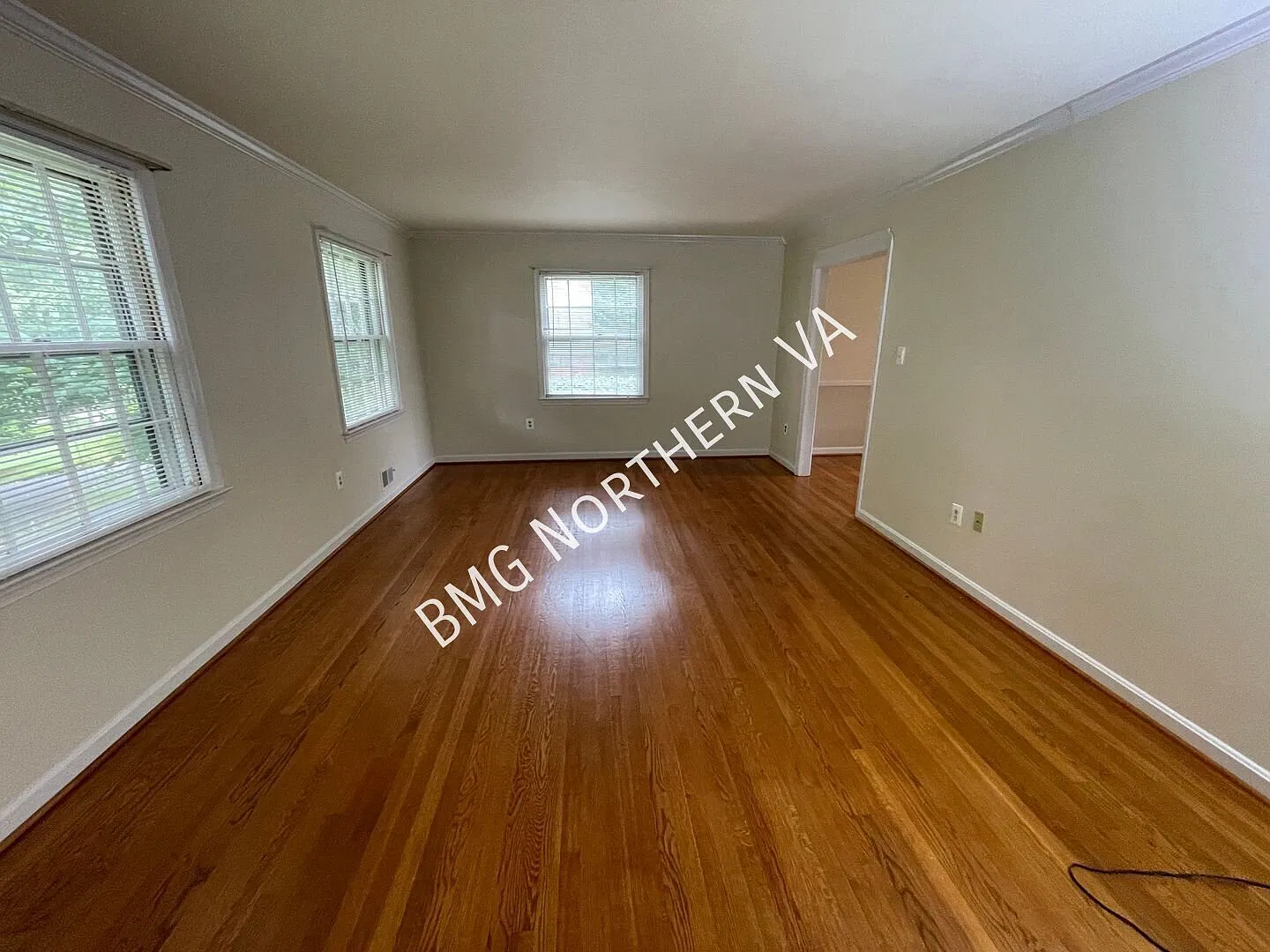 Exceptional Spacious 6 BR / 3 BA Home In The Sought-After Community of McLean — Photo 4
