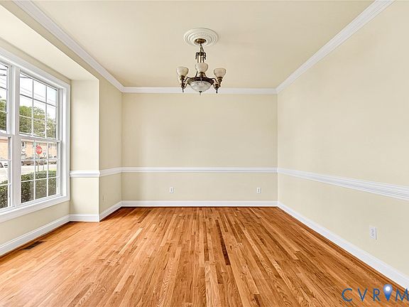 4th image of 335 Myrtle St