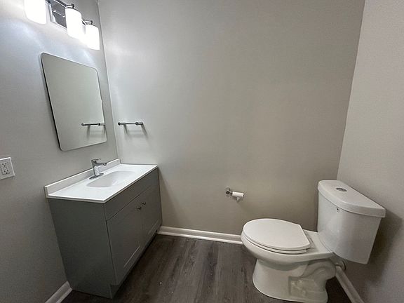 4th image of 102 N State St APT 205