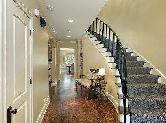 2nd image of 1109 Briarwood Ln