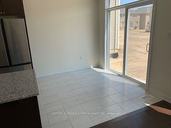 4th image of 419 Black Cherry Cres