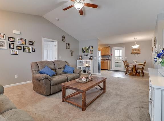 5th image of 411 Travis Dr