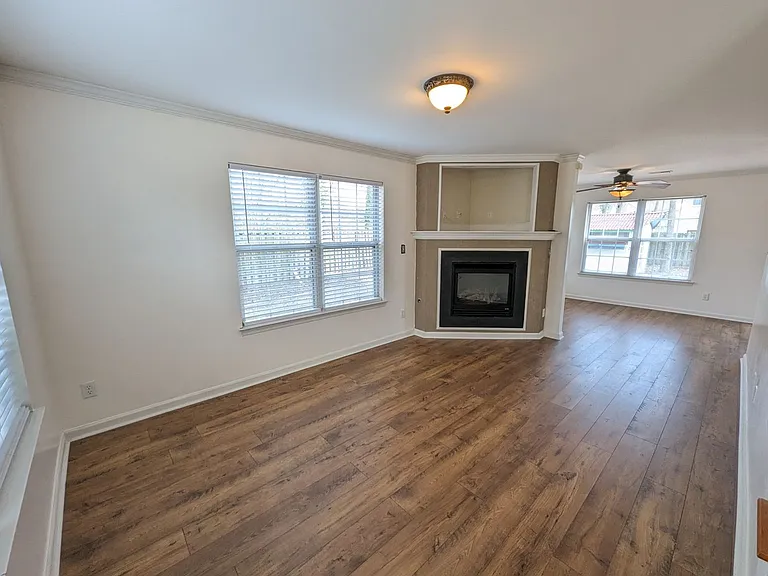204 Burgundy Rd — Photo 3