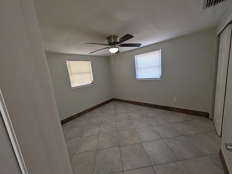 10828 Hillcrest Ave — Photo 17