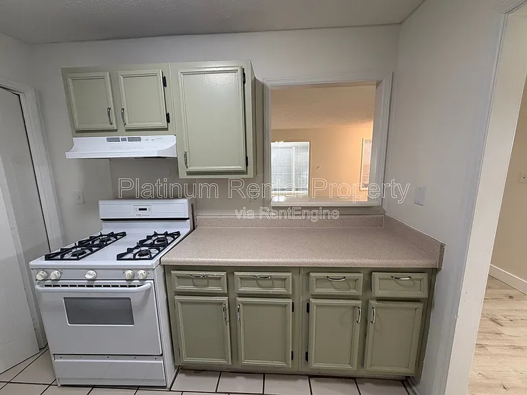906 Country Park Dr SE — Photo 12