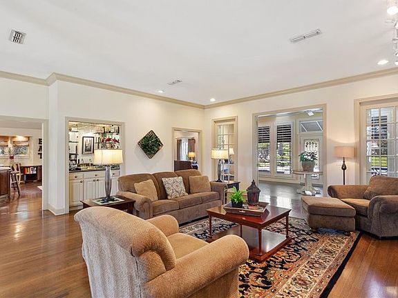 5th image of 4005 Thornbury Dr