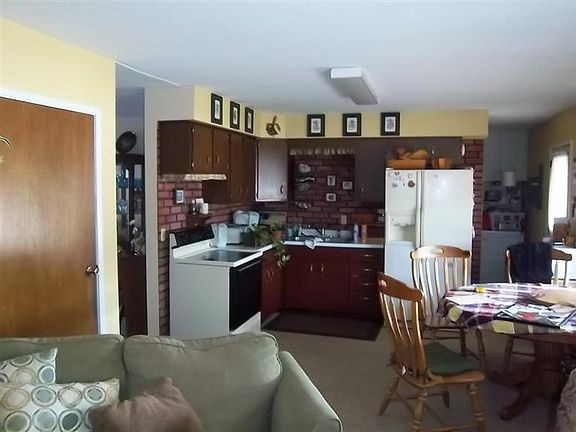 4th image of 141 Bradley Dr