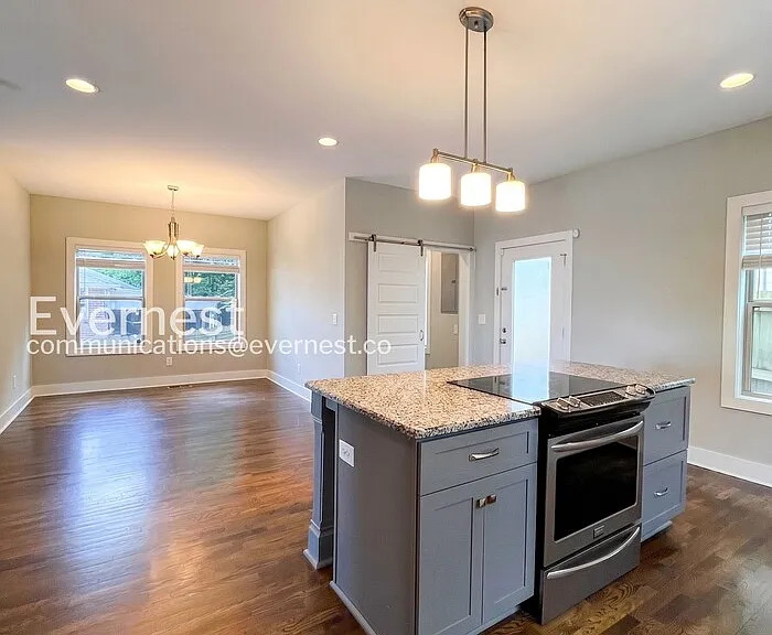 2115 Burns St — Photo 12