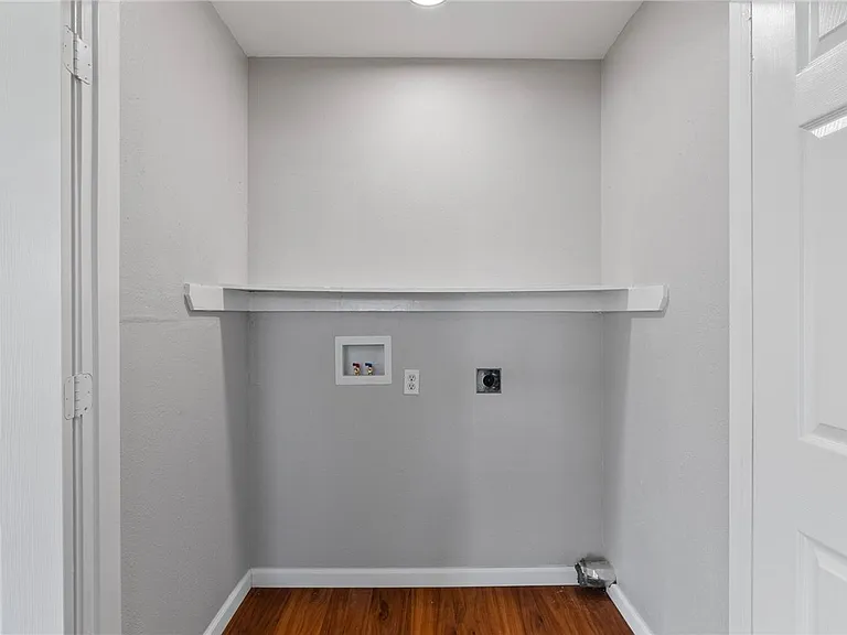 804 Avenue B — Photo 32