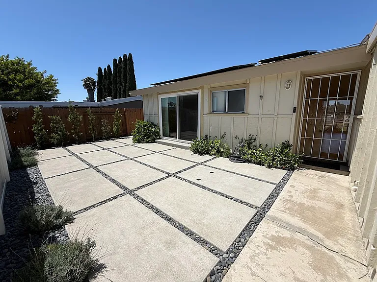 9158 Rebecca Ave — Photo 19