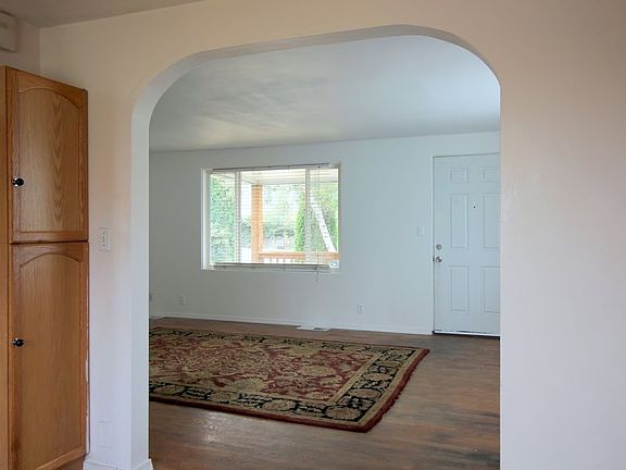 4th image of 1034 Ellinor Ave