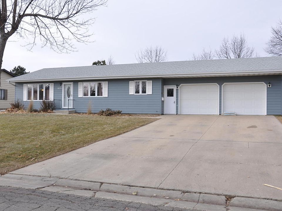 1st image of 1635 Oakwood Dr