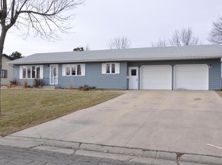 1635 Oakwood Dr, Worthington, MN 56187