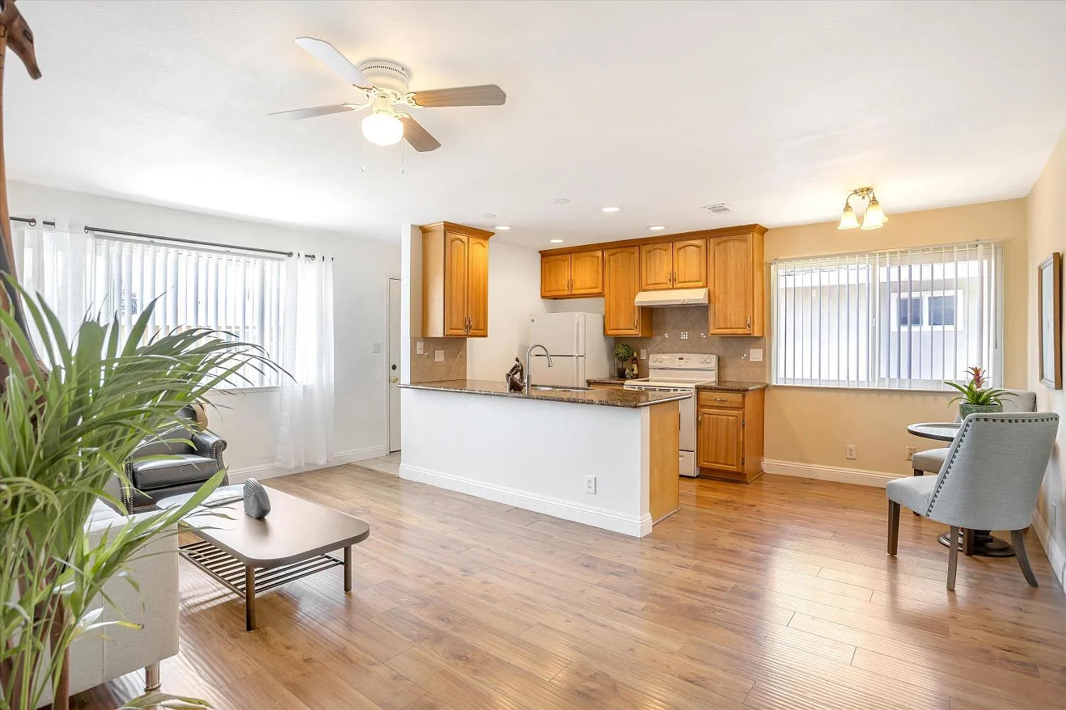 7328 Franklin Blvd APT 4 photo 1