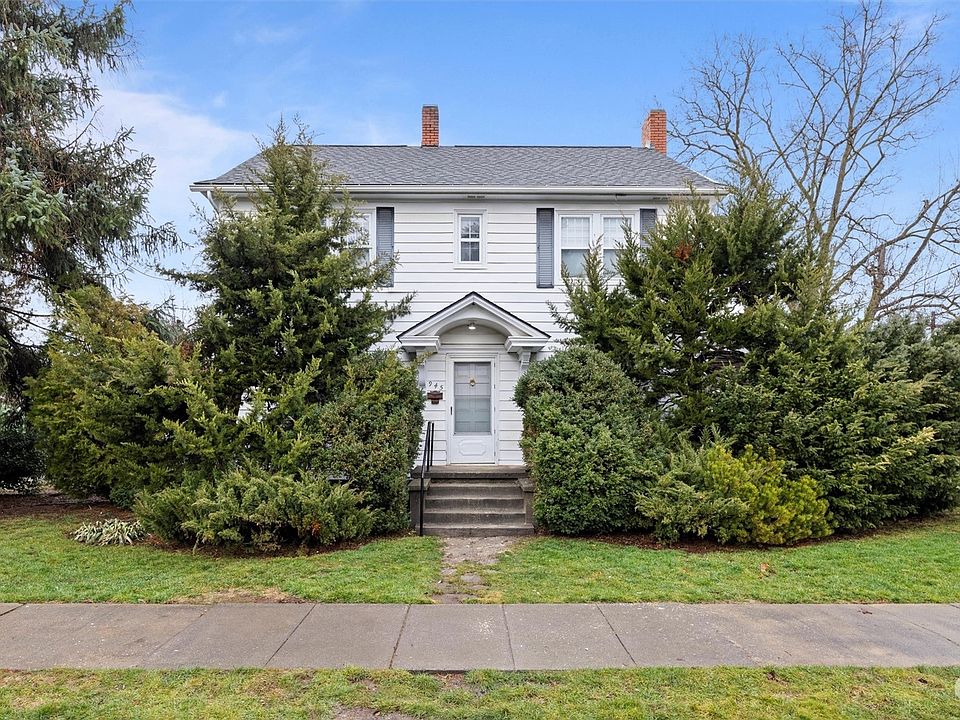 1st image of 945 University Street