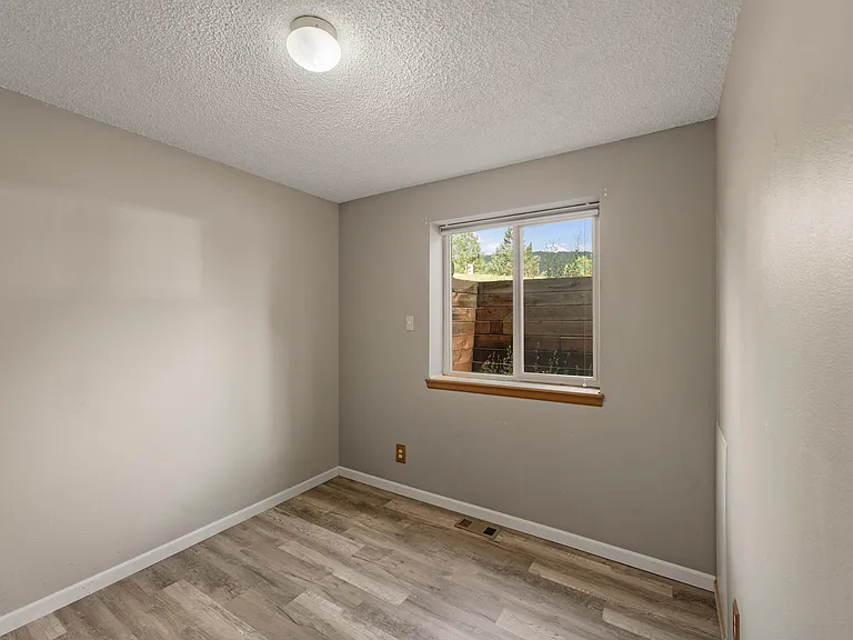 291 E Lake Ave — Photo 11