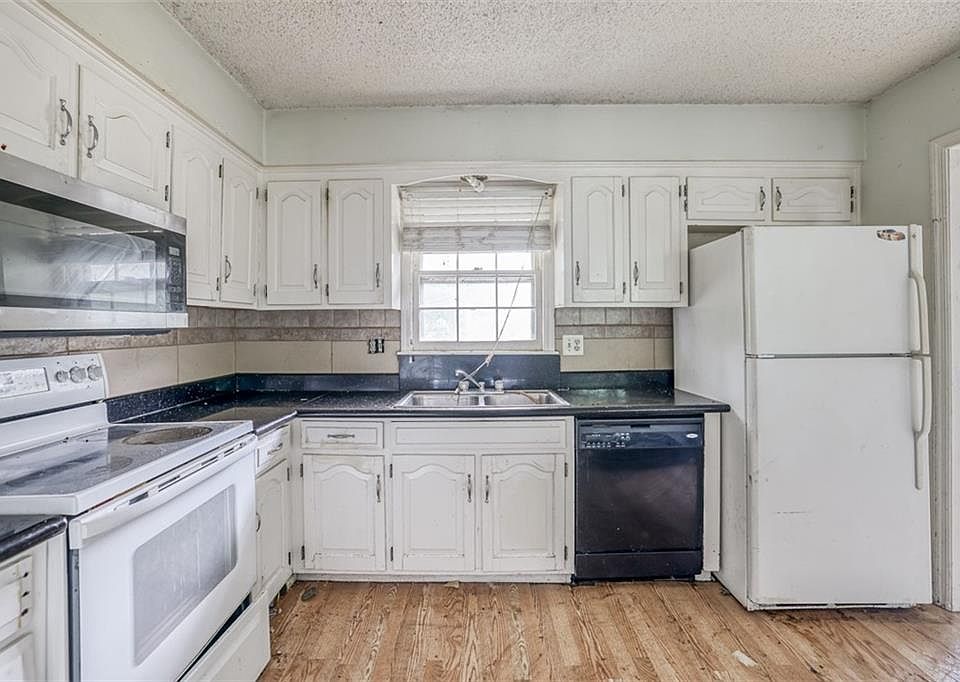 2nd image of 1416 SW 3rd St