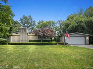 2643 Warwick Dr, Bloomfield Hills, MI 48304