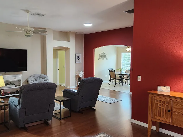1426 Forest Acres Dr — Photo 5