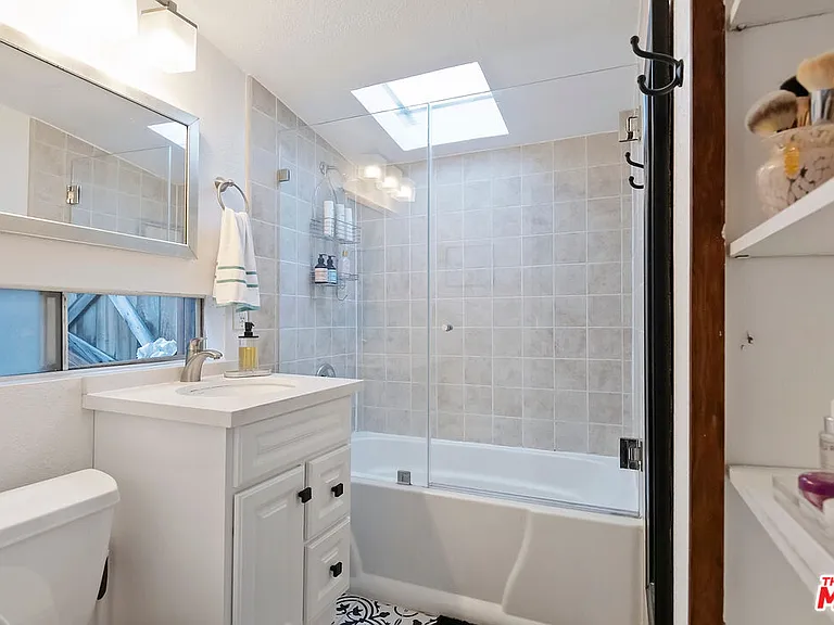 1653 N Beverly Glen Blvd — Photo 11