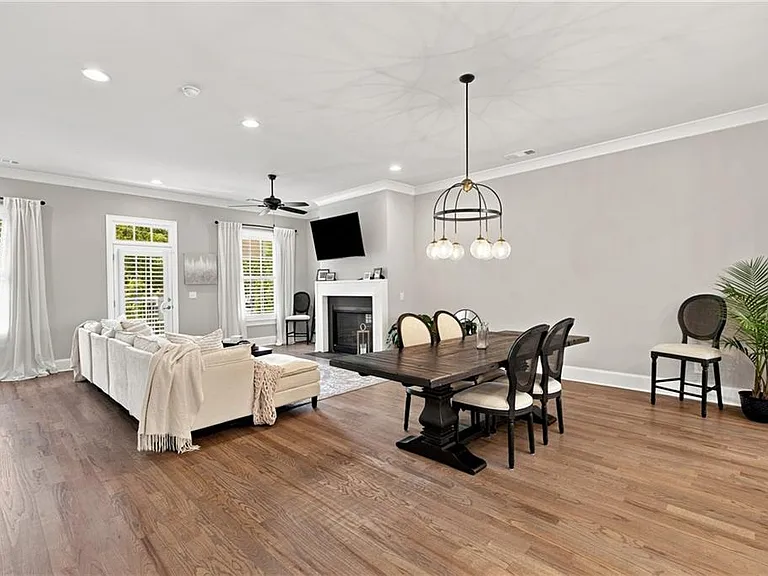 140 Clover Ct — Photo 12