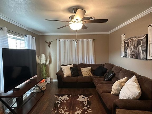 3rd image of 2424 Charlcia Blvd