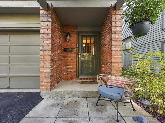 4th image of 512 Point McKay Grv NW