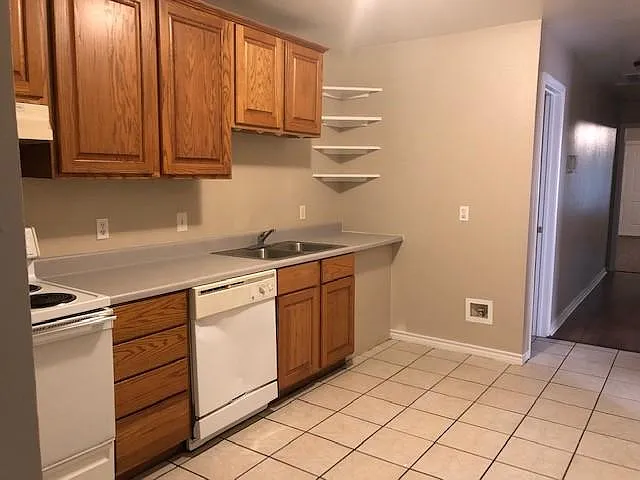 3 bed, $1,195 — Photo 4