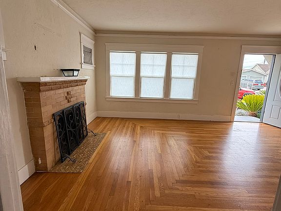 4th image of 717 Palm Ave