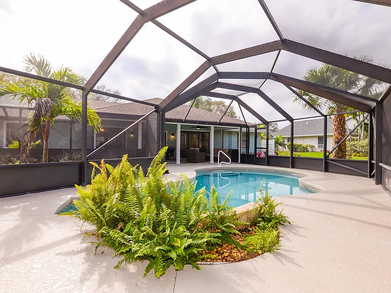 2411 NE Pinecrest Lakes Blvd — Photo 37