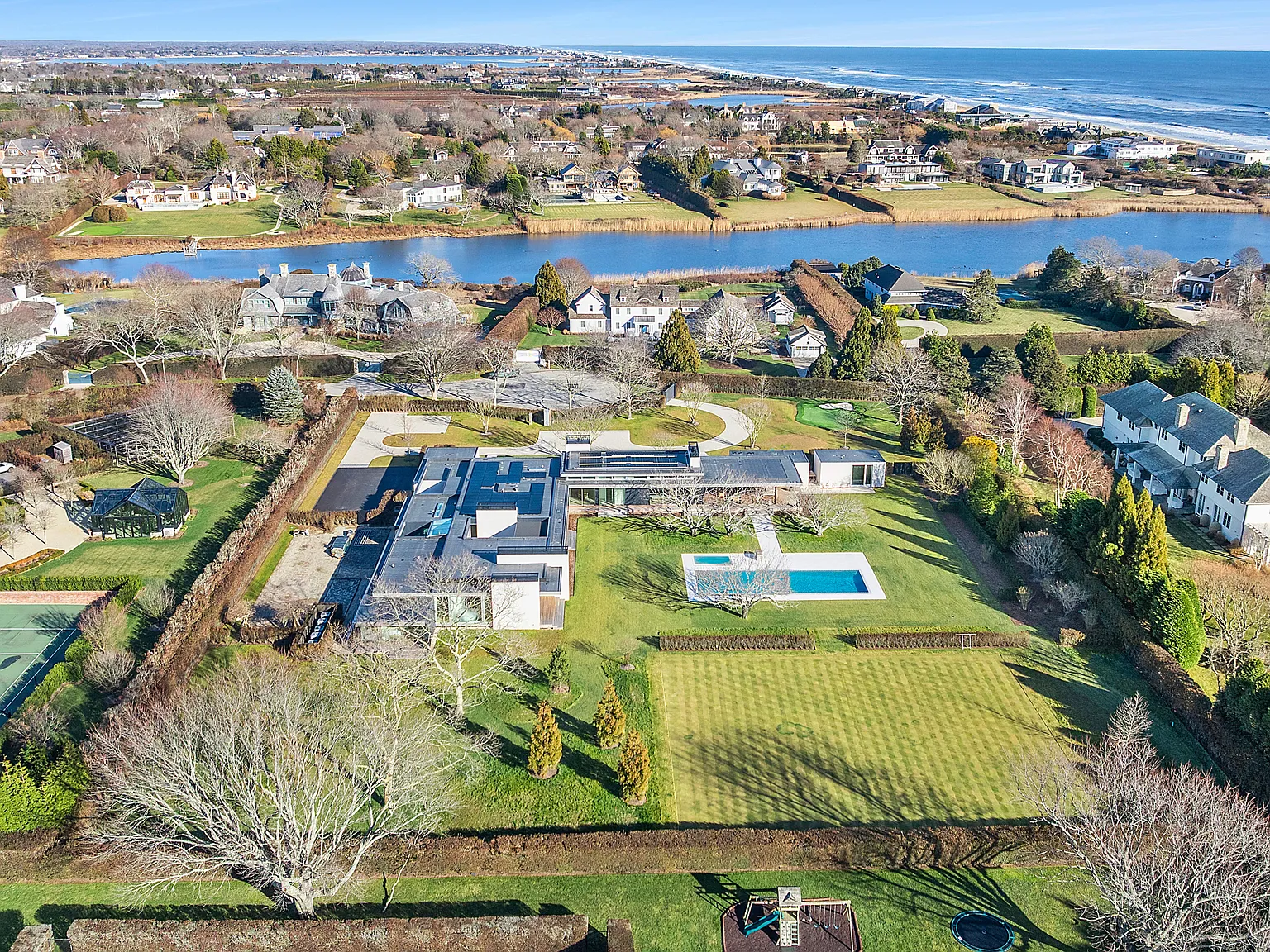 Brand New Modern on 2.79 Acres in Southampton Village — Photo 3