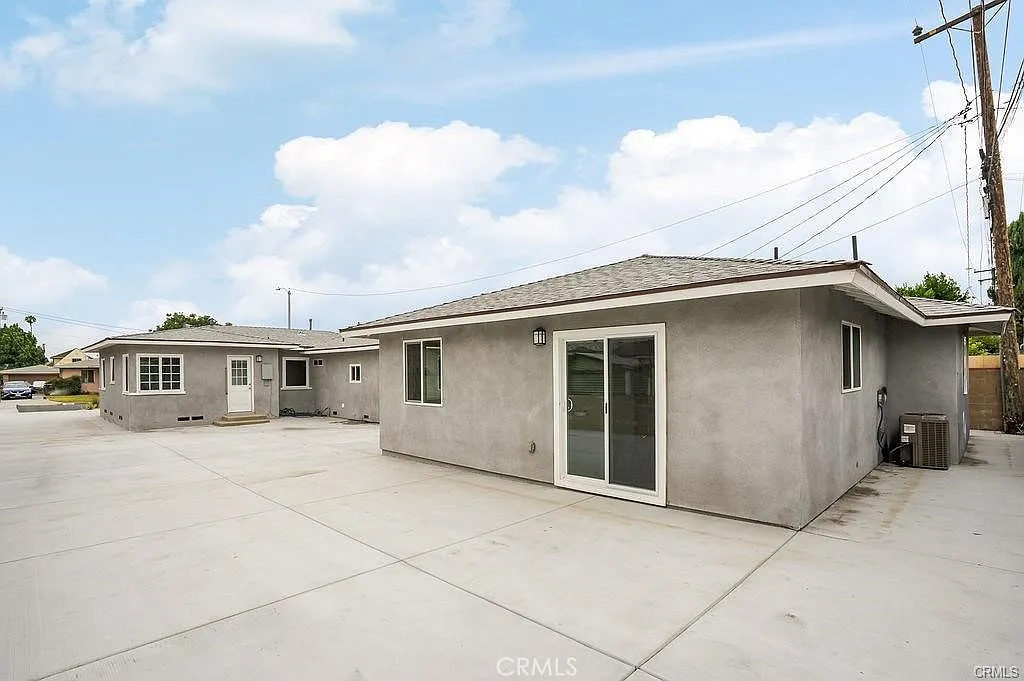 2 bed, 865 sqft, $2,700 — Photo 2