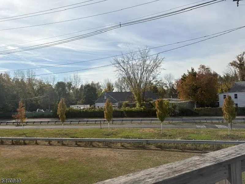3 bed, 1.5 bath, $3,500 — Photo 2