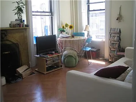 Rented by Green Line Realty | media 17