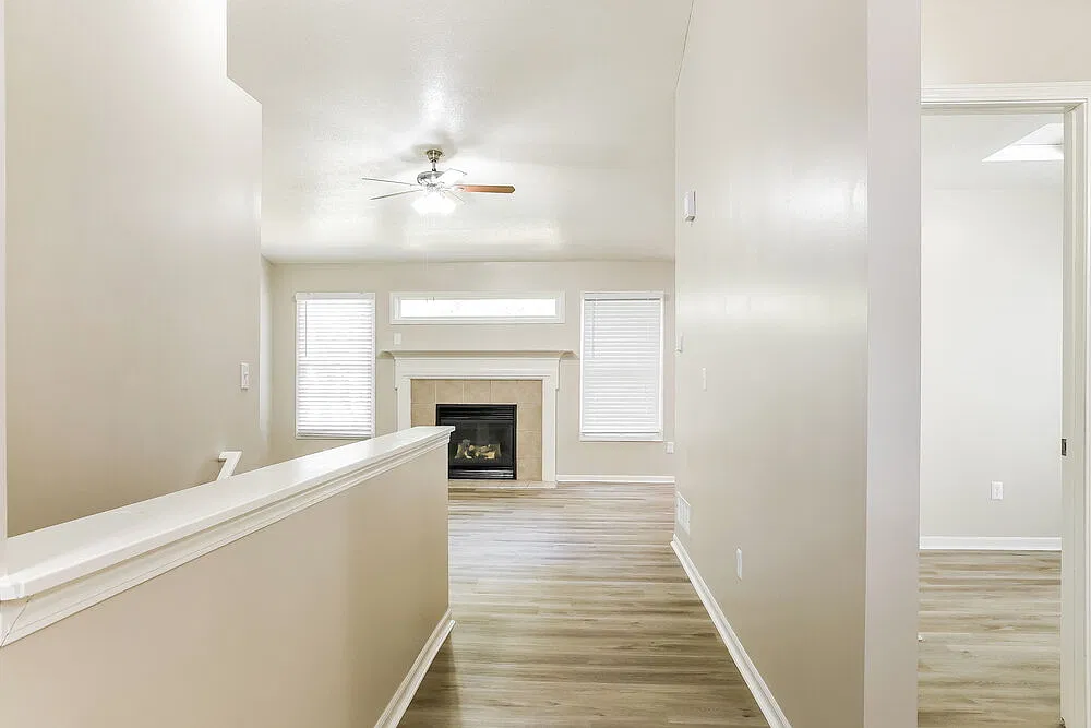 3 bed, 2.0 bath, 1298 sqft, $2,215 — Photo 4