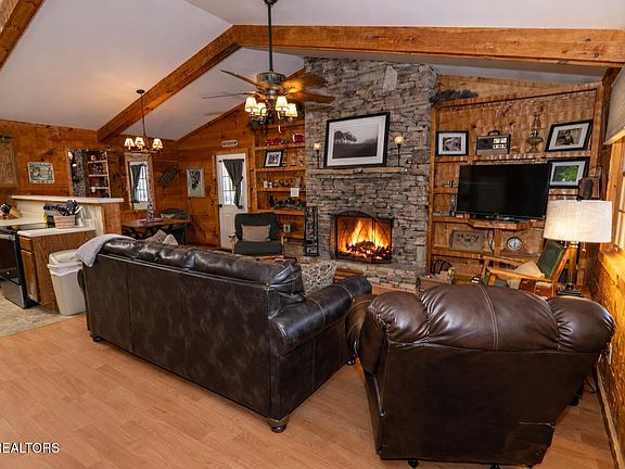 2nd image of 407 Kurts Corner Rd