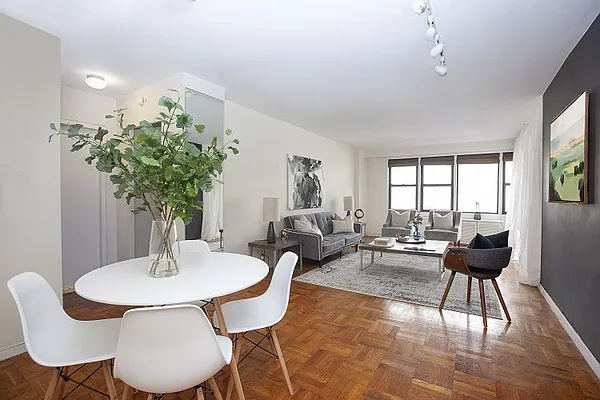 Sold by Manhattan Boutique Real Estate | media 11