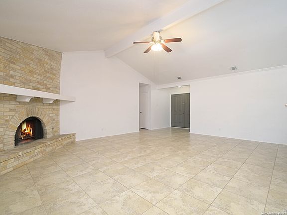 5th image of 4015 BRIAR HOLLOW ST