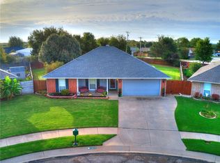 1312 Washington Cir, Moore, OK 73160