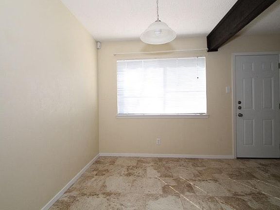 3rd image of 2202 Cascade Dr #B