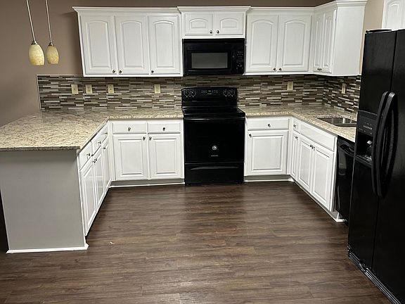 2nd image of 325 Princess Pl