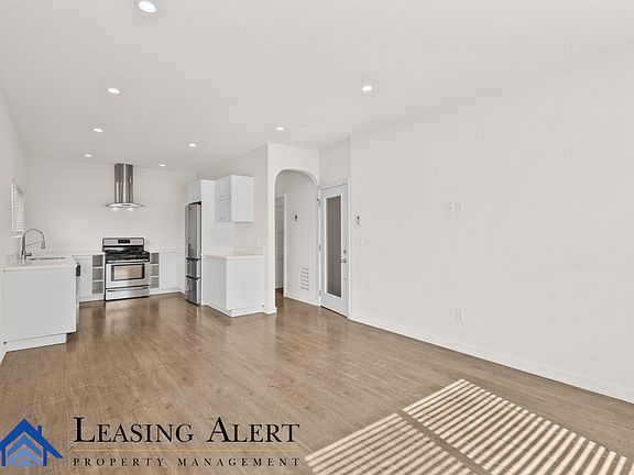 3rd image of 1163 N Kingsley Dr #1/2