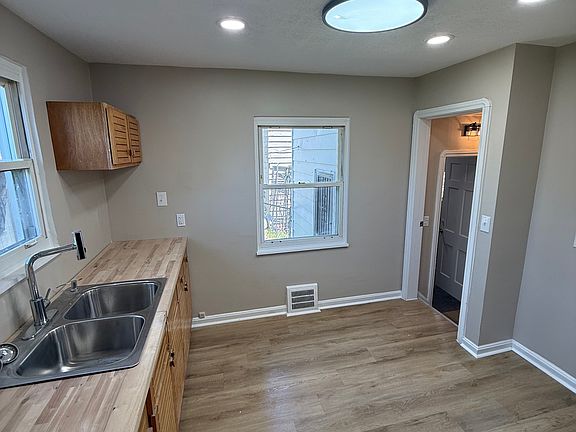 2nd image of 3928 Strandhill Rd