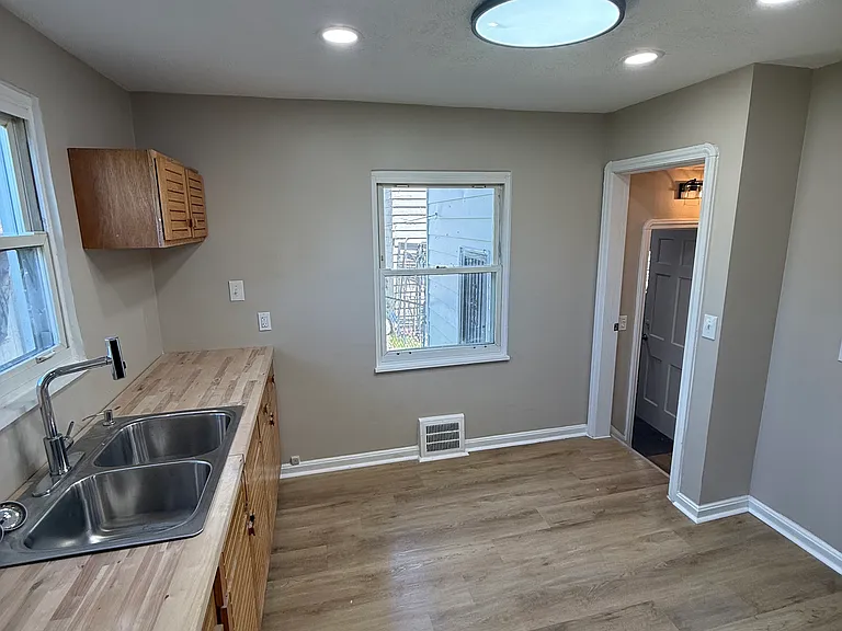 3928 Strandhill Rd — Photo 2