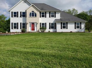 W277N1430 Springhill Dr, Pewaukee, WI 53072