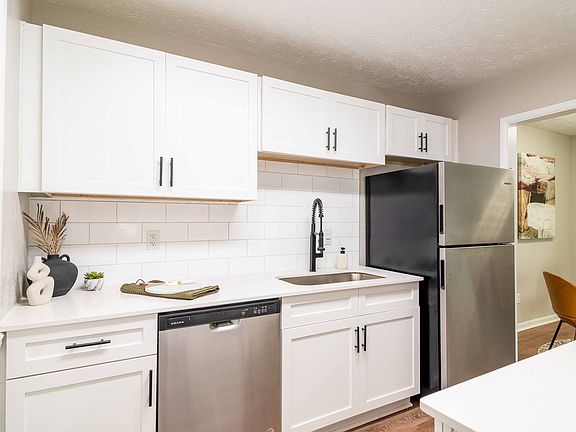 Newly Renovated Kitchen with Quartz Countertops