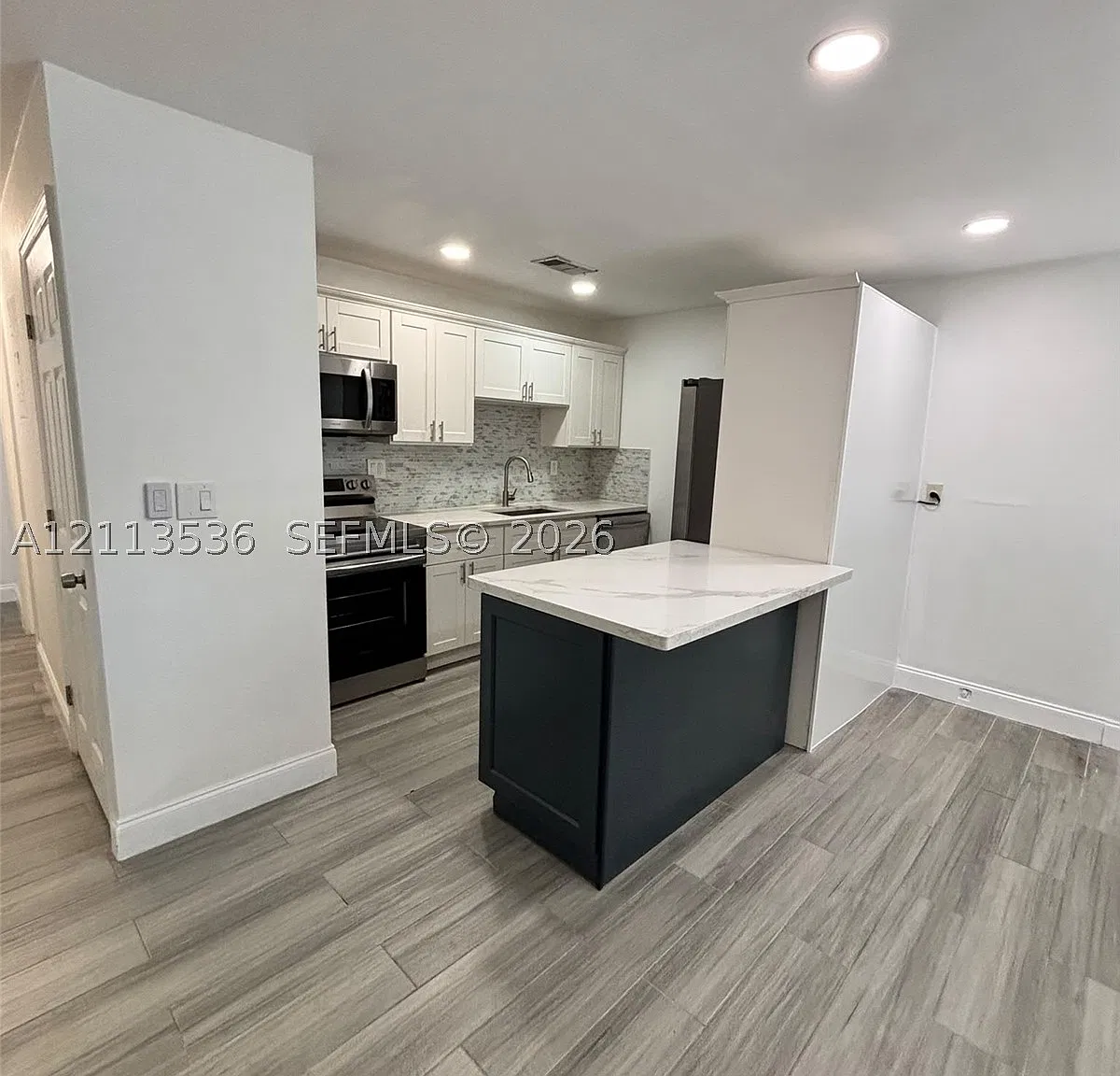 2 bed, 1.0 bath, 1050 sqft, $2,000 — Photo 3