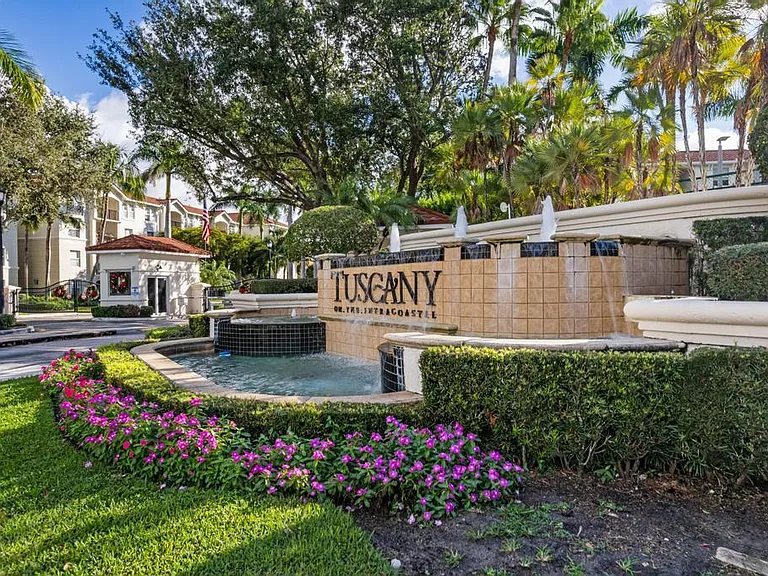2202 Tuscany Way — Photo 2